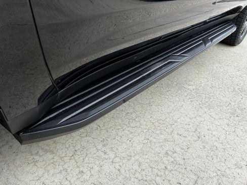 Used 2021 GMC Yukon XL AT4 image 8