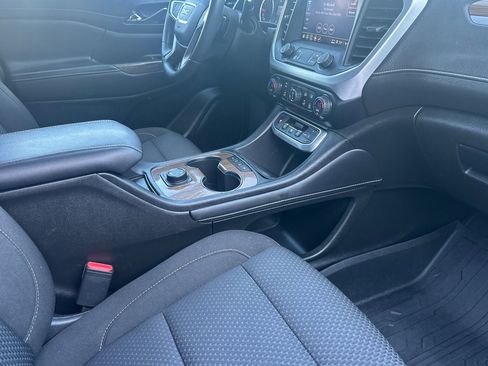 Used 2023 GMC Acadia SLE image 19