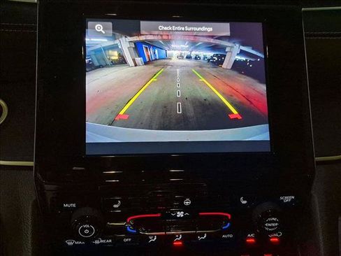 Used 2023 Jeep Grand Cherokee L Laredo RWD image 15