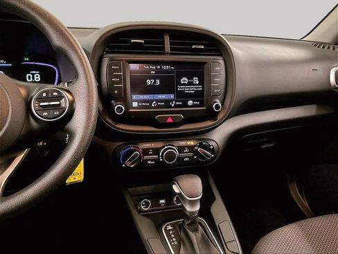 Used 2023 Kia Soul LX w/ LX Technology Package FWD image 6