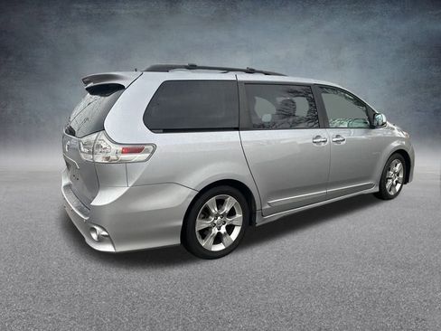 Used 2013 Toyota Sienna SE image 5