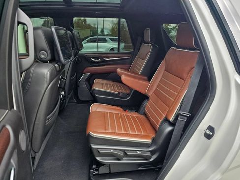 Used 2023 GMC Yukon Denali Ultimate w/ LPO, Floor Liner Package AWD/4WD image 17