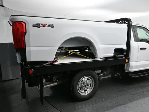 Used 2023 Ford F250 XL w/ XL Chrome Package image 9