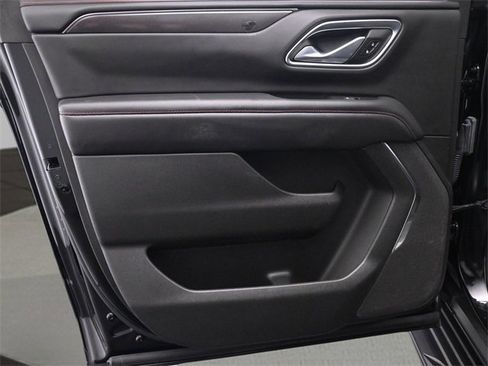 Used 2022 Chevrolet Suburban RST w/ Luxury Package image 13