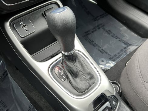 Used 2021 Jeep Compass Sport image 31