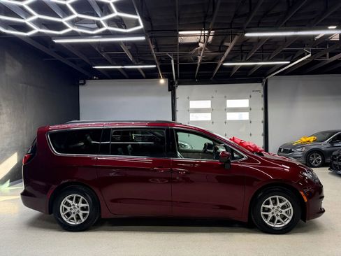 Used 2021 Chrysler Voyager Lxi image 10