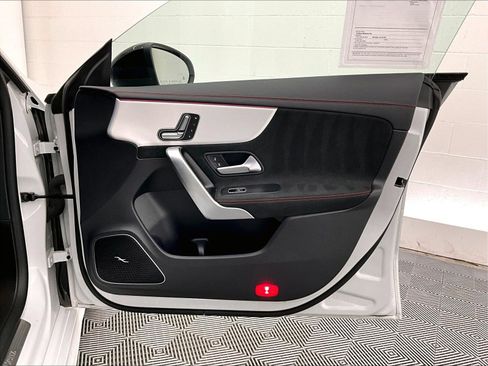 Used 2023 Mercedes-Benz CLA 250 image 25
