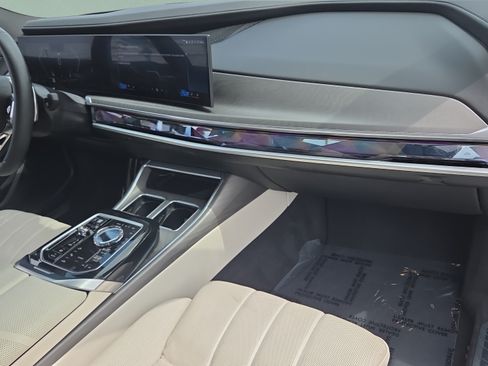 Used 2024 BMW 740i w/ Executive Package RWD image 15