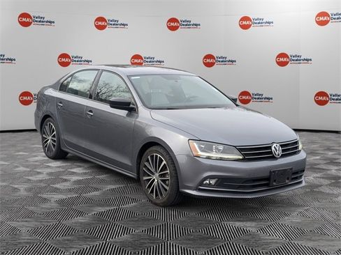 Used 2017 Volkswagen Jetta Sport image 3