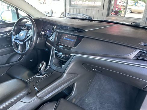 Used 2017 Cadillac XT5 Luxury w/ Driver Awareness Package AWD/4WD image 16