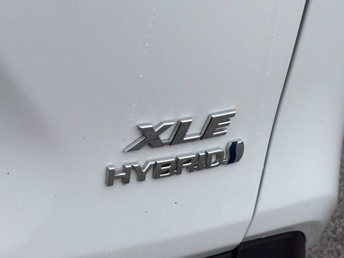 Used 2023 Toyota RAV4 XLE AWD/4WD image 25