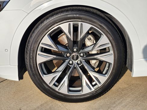 Used 2026 Audi Q8 Premium Plus AWD/4WD image 9