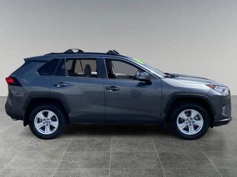 Used 2021 Toyota RAV4 XLE w/ Convenience Package FWD image 6