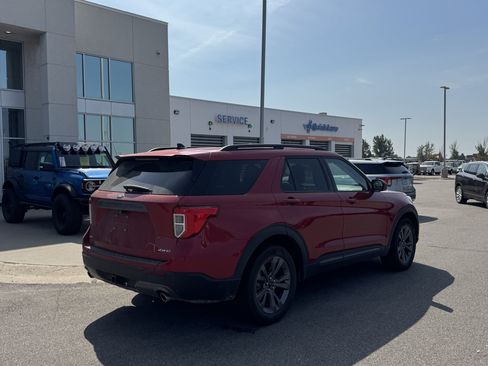 Used 2021 Ford Explorer XLT w/ Equipment Group 202A AWD/4WD image 4