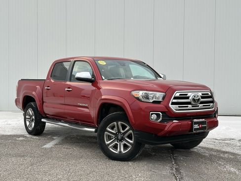 Used 2019 Toyota Tacoma Limited image 6