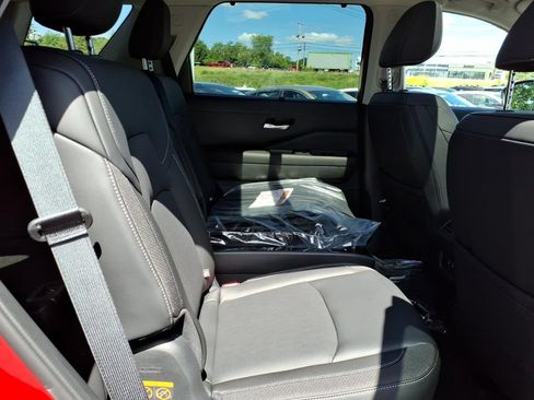 New 2026 Nissan Pathfinder SL w/ SL Premium Package AWD/4WD image 8