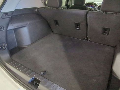 Used 2023 GMC Terrain SLE w/ Driver Convenience Package image 24