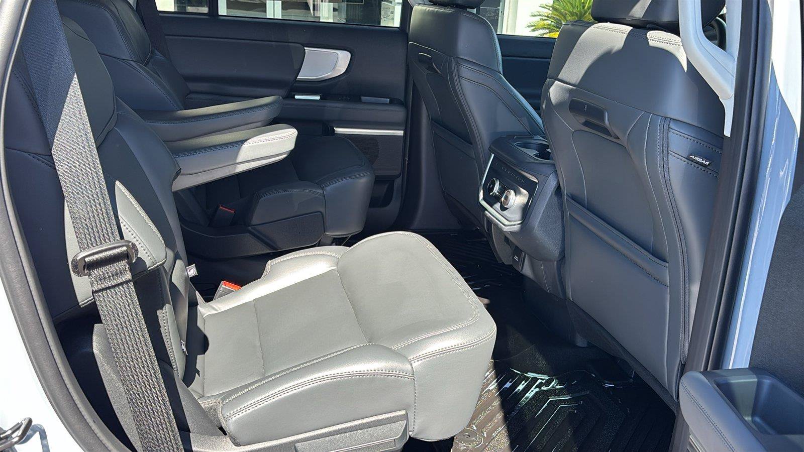 Used 2026 Ford Expedition Active RWD image 21