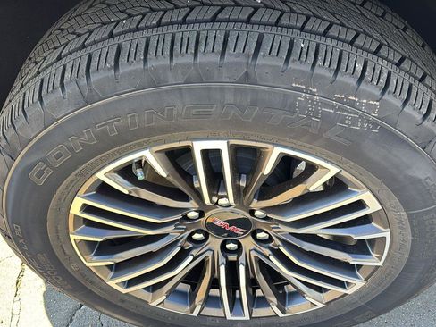 New 2026 GMC Yukon Elevation image 12