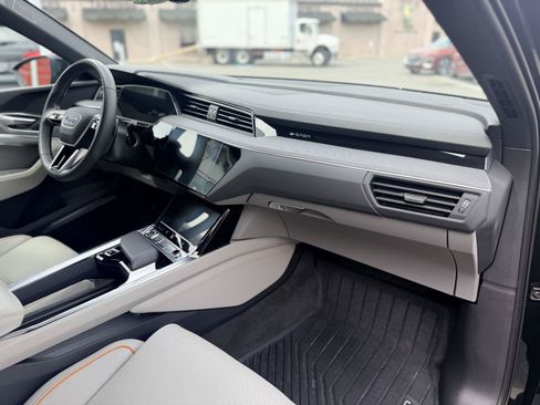 Certified 2024 Audi Q8 e-tron Prestige w/ Prestige Package AWD/4WD image 23