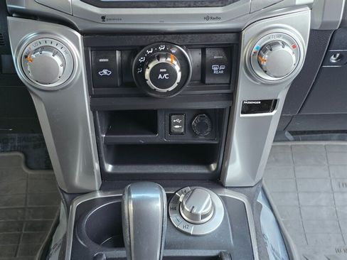 Used 2015 Toyota 4Runner SR5 AWD/4WD image 39