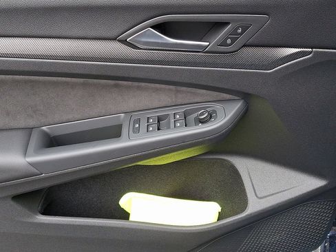 New 2025 Volkswagen GTI SE FWD image 8