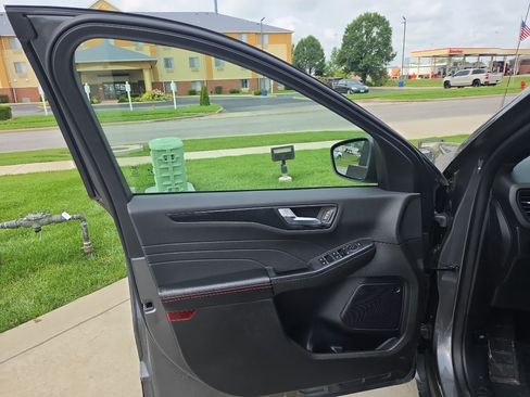 Used 2024 Ford Escape ST-Line AWD/4WD image 22