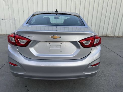 Used 2018 Chevrolet Cruze LS image 4