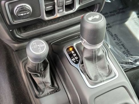 Used 2025 Jeep Wrangler Unlimited Sahara AWD/4WD image 22
