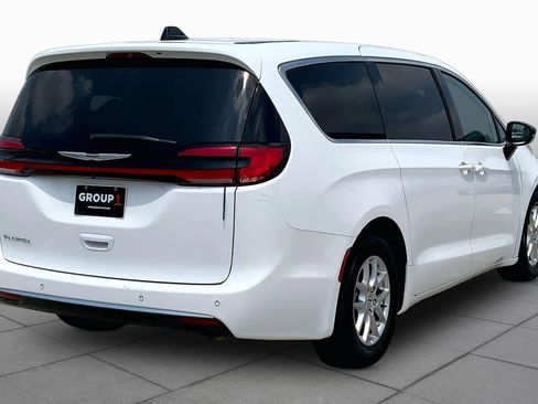 Used 2024 Chrysler Pacifica Touring-L FWD image 13