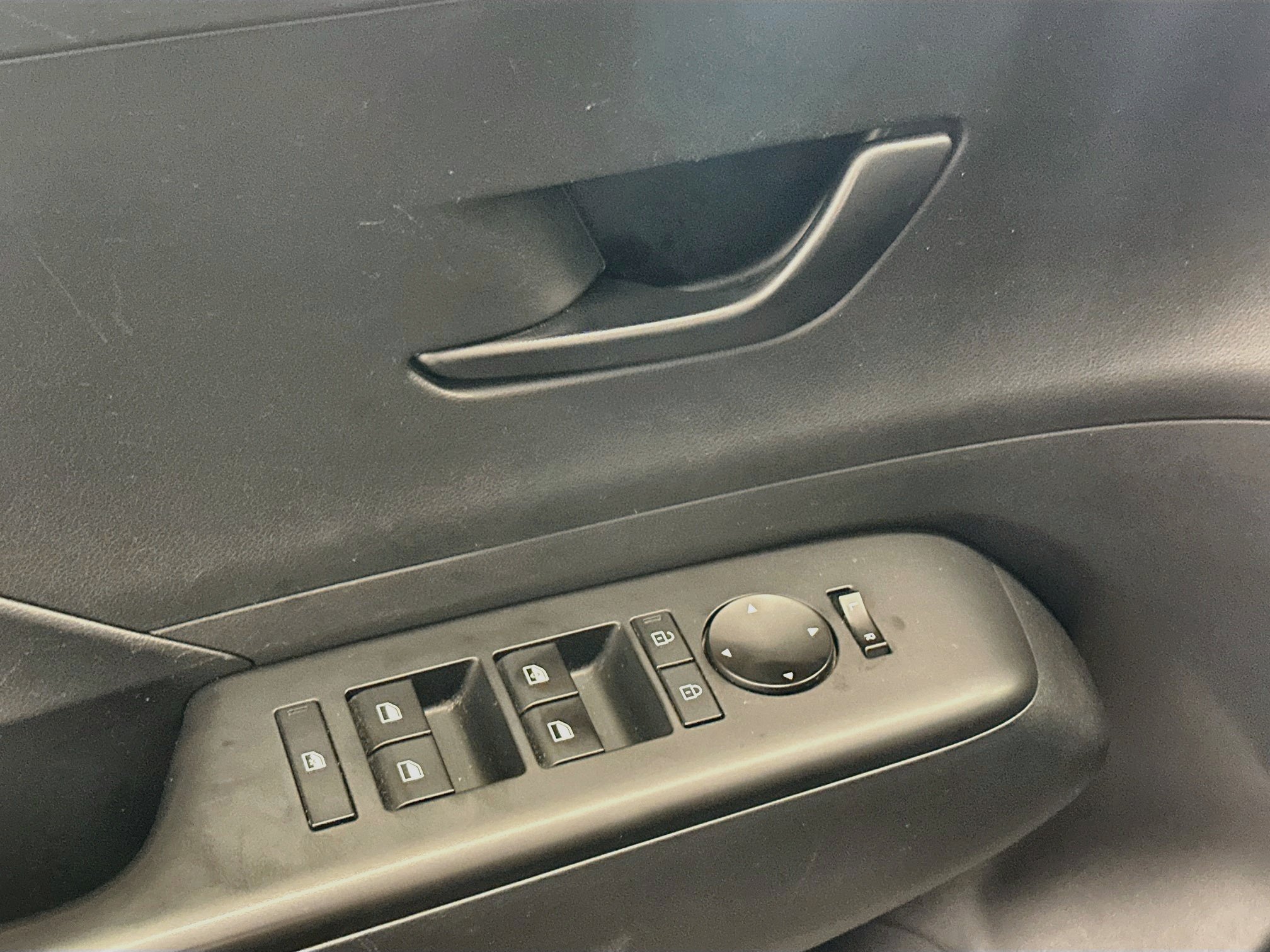 Used 2025 Hyundai Kona SEL AWD/4WD image 15