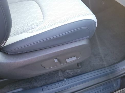New 2026 Kia Carnival EX FWD image 35
