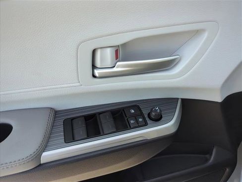 Certified 2026 Toyota Sienna XLE FWD image 8