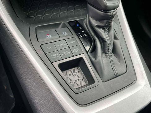 Used 2024 Toyota RAV4 LE image 18