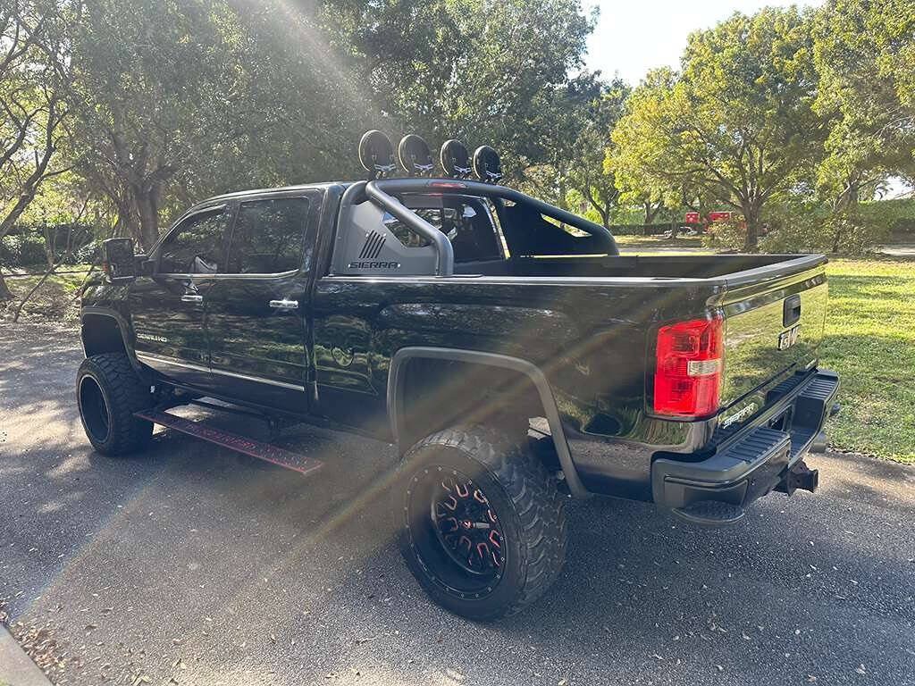 Used 2017 GMC Sierra 2500 Denali w/ Duramax Plus Package AWD/4WD image 5