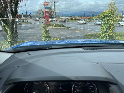 Used 2025 Nissan Sentra SV image 32