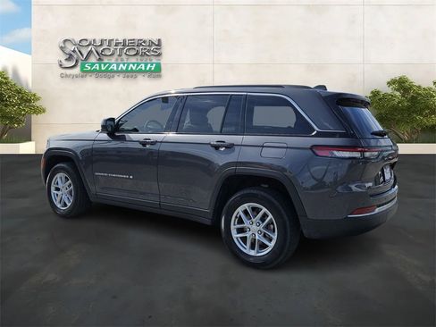 Used 2025 Jeep Grand Cherokee Laredo X w/ Luxury Tech Group I RWD image 3
