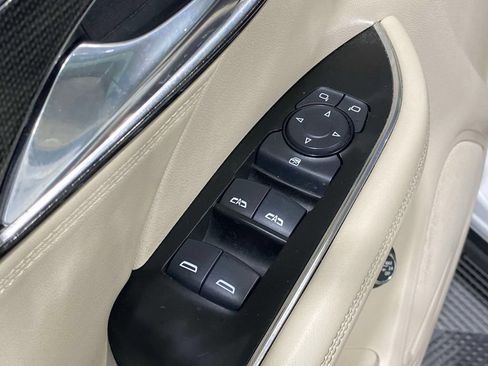 Used 2022 Buick Envision Preferred FWD image 19