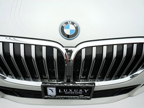 Used 2022 BMW 745e xDrive w/ M Sport Package AWD/4WD image 7