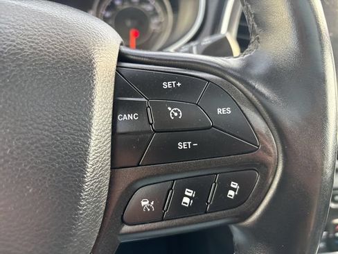 Used 2019 Jeep Cherokee Trailhawk AWD/4WD image 24