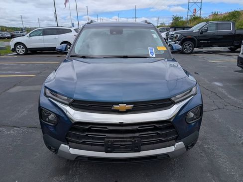 Used 2021 Chevrolet TrailBlazer LT w/ Convenience Package FWD image 2