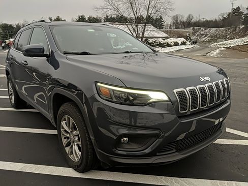 Used 2019 Jeep Cherokee Latitude Plus w/ Trailer Tow Group image 3