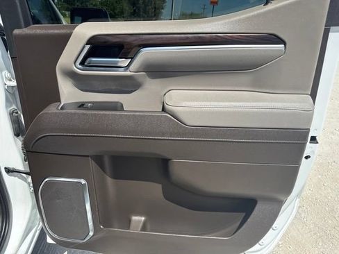 Used 2025 GMC Sierra 1500 SLT AWD/4WD image 25