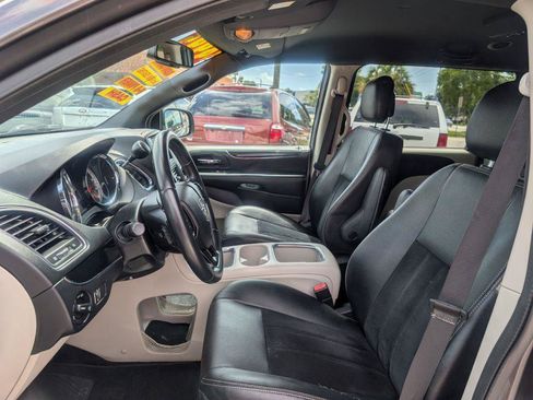 Used 2017 Dodge Grand Caravan SXT FWD image 9