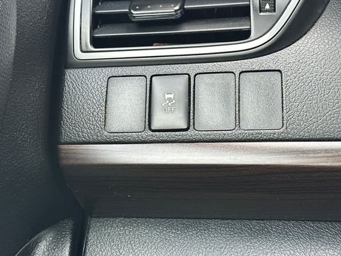 Used 2015 Toyota Camry LE image 27