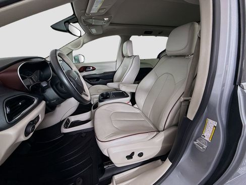 Used 2020 Chrysler Pacifica Limited FWD image 21