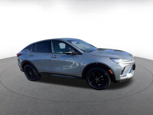 Used 2025 Buick Envista Sport Touring image 2