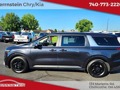 Used 2025 Kia Carnival FWD image 4