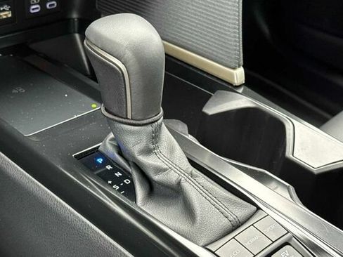 Used 2025 Toyota Camry SE w/ Convenience Package FWD image 20