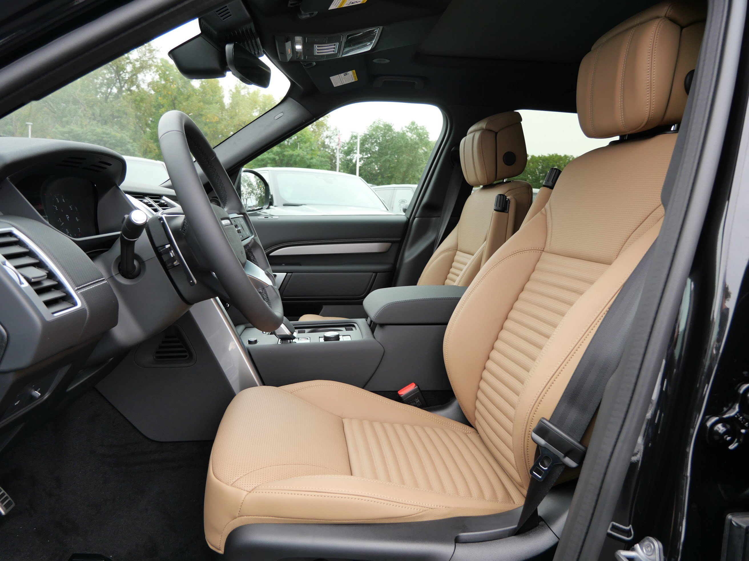 New 2026 Land Rover Discovery Limited Edition AWD/4WD image 3